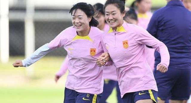 农村艳妇疯狂做爰肥水不流外田