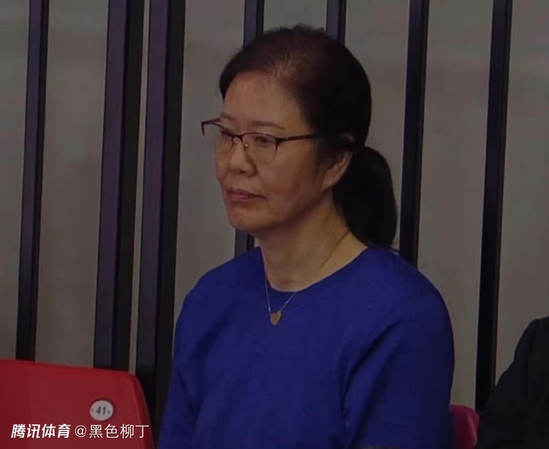 一边摸上面一边摸下面