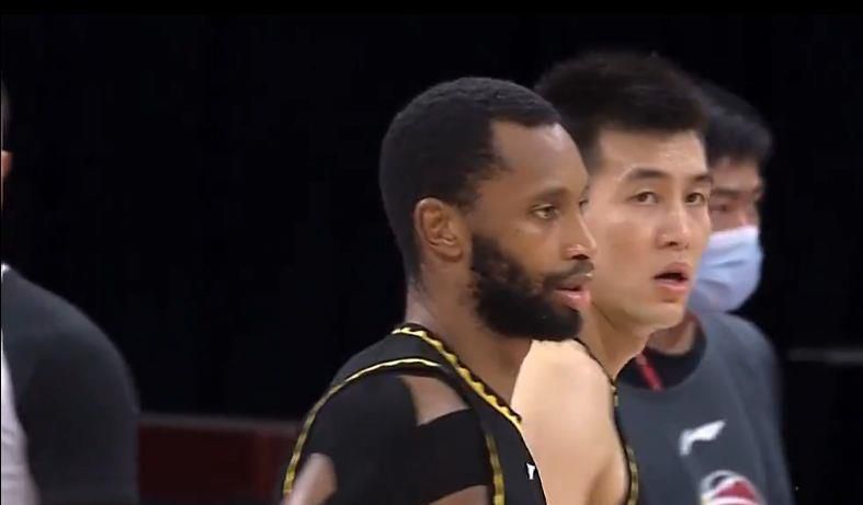 可爱的妻子住我旁边